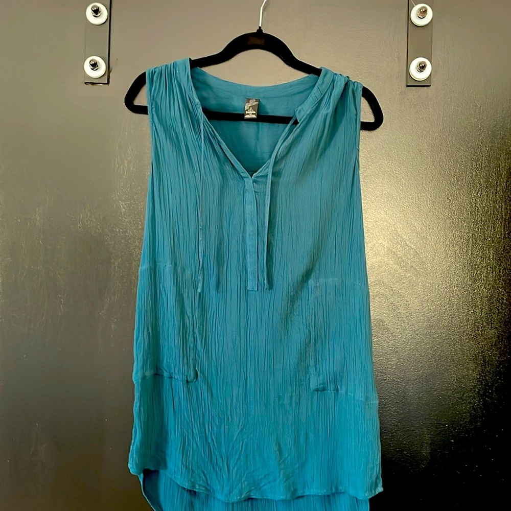 Hardly worn Prana tunic.  In great new condition.